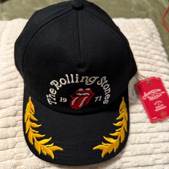 the Rolling Stones Black Cap with Gold Embroidery - Picture 3 of 4